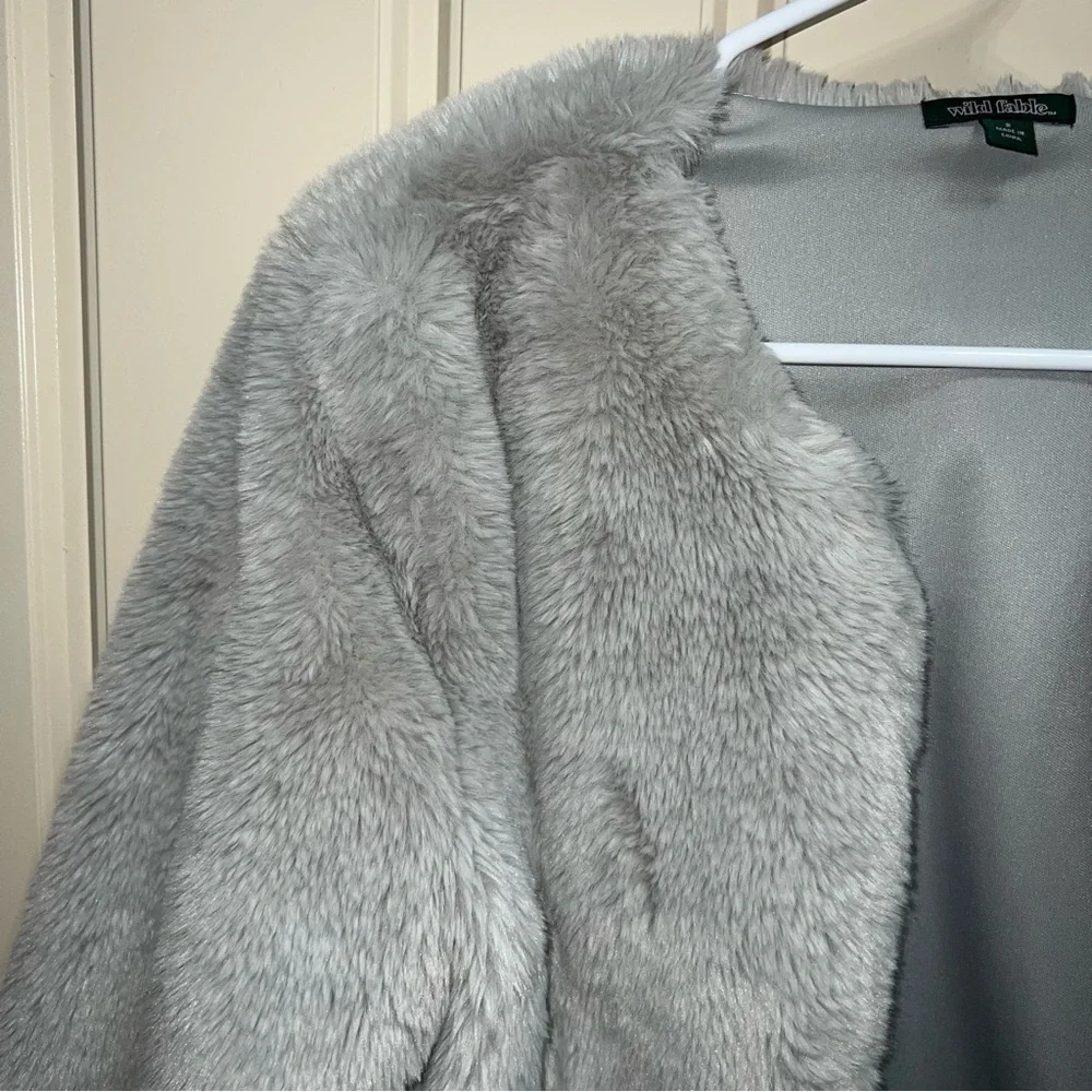 Wild Fable Light Gray Faux Fur Puffy Coat Jacket Size Small - Picture 4 of 14